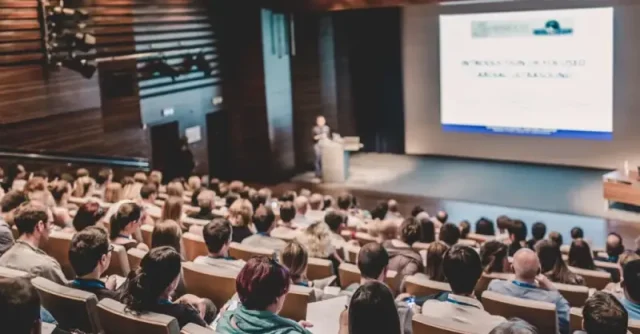 Trendy w organizacji konferencji – co warto wiedzieć?